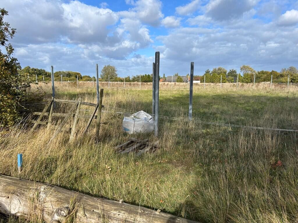 Land for sale - Image 1