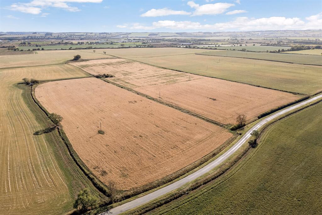 Land for sale - Image 1