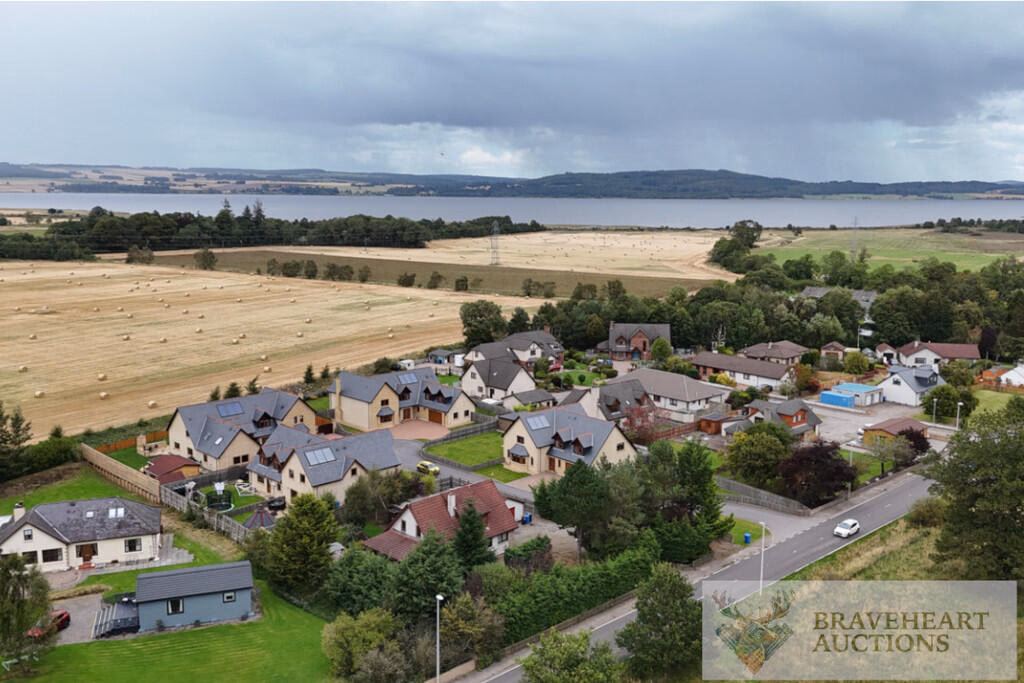 Land for sale - Image 2