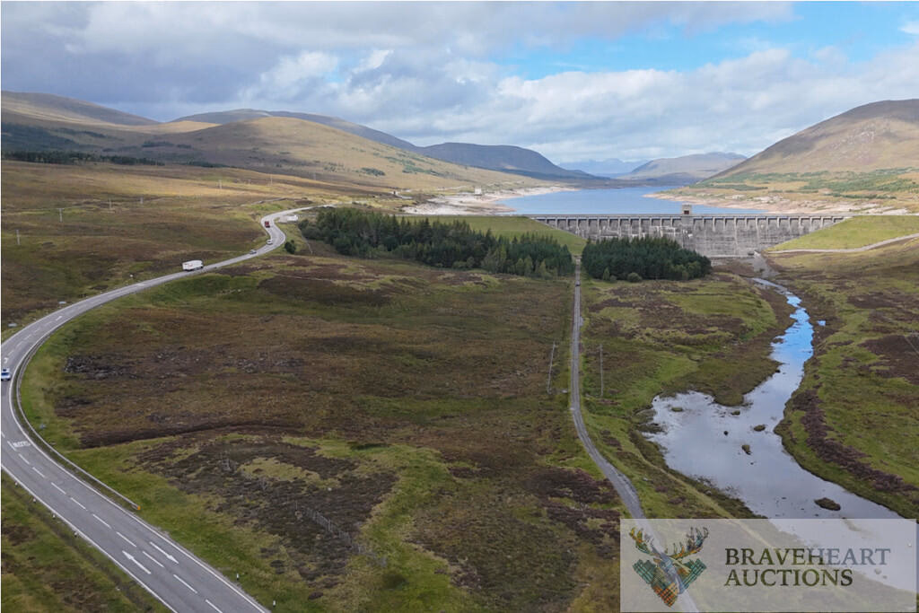 Land for sale - Image 1