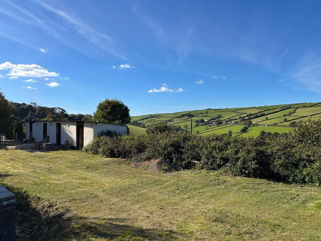 Land for sale - Image 1