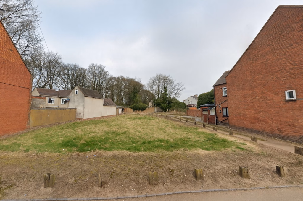 Land for sale - Image 1