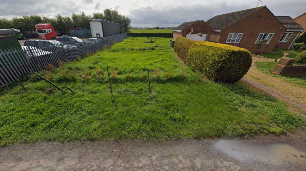 Land for sale - Image 1