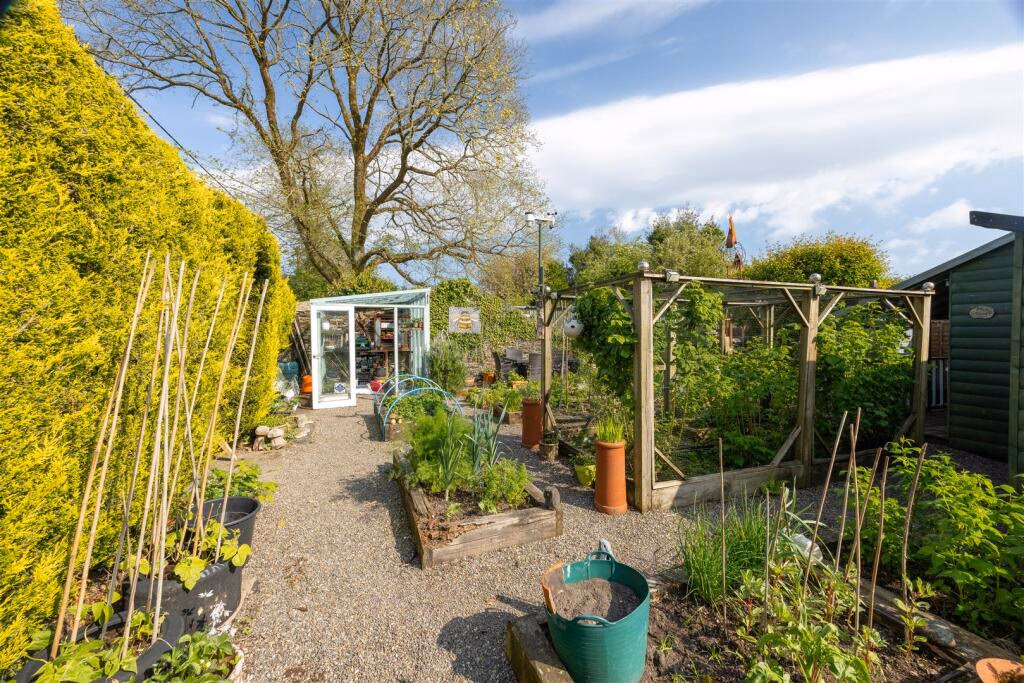 Land for sale - Image 2