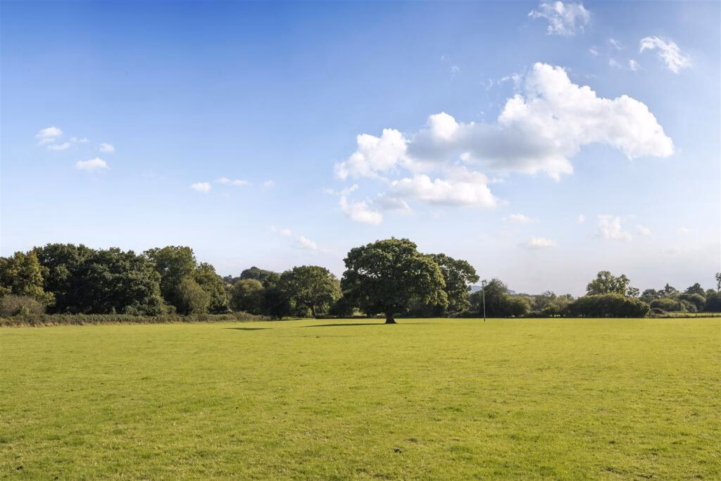 Land for sale - Image 2