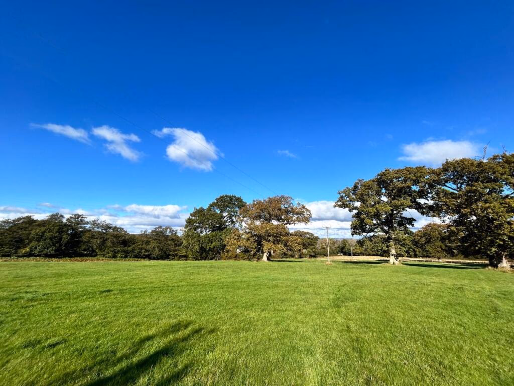 Land for sale - Image 2