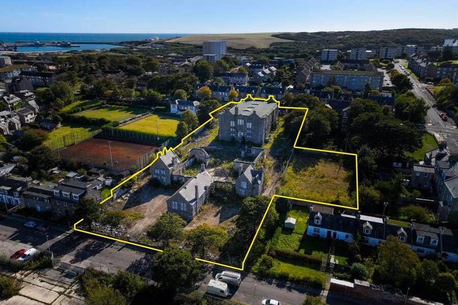 Land for sale - Image 1