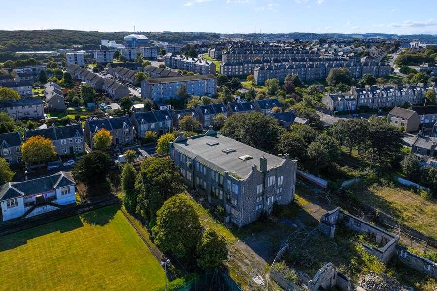 Land for sale - Image 2