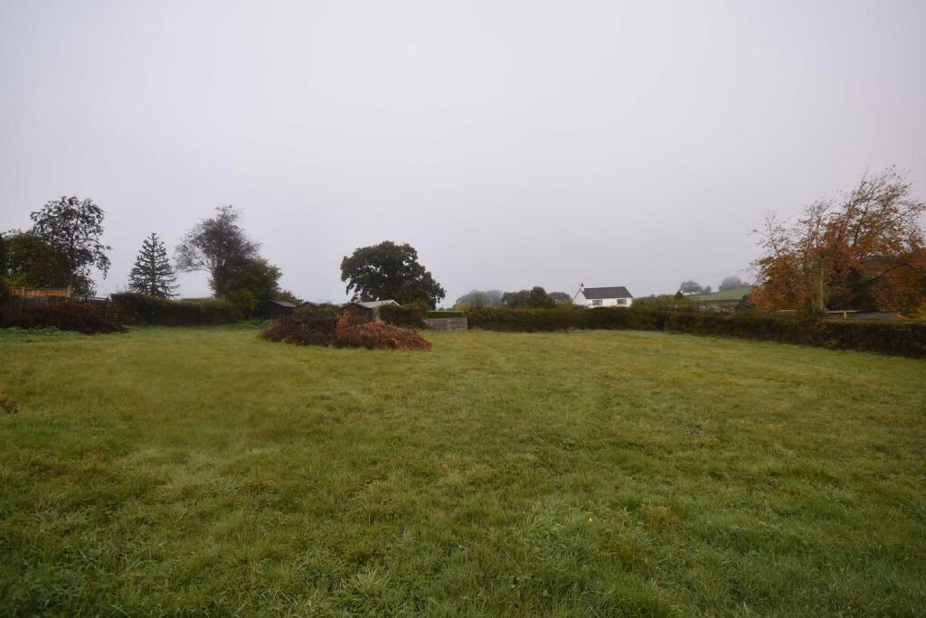 Land for sale - Image 1