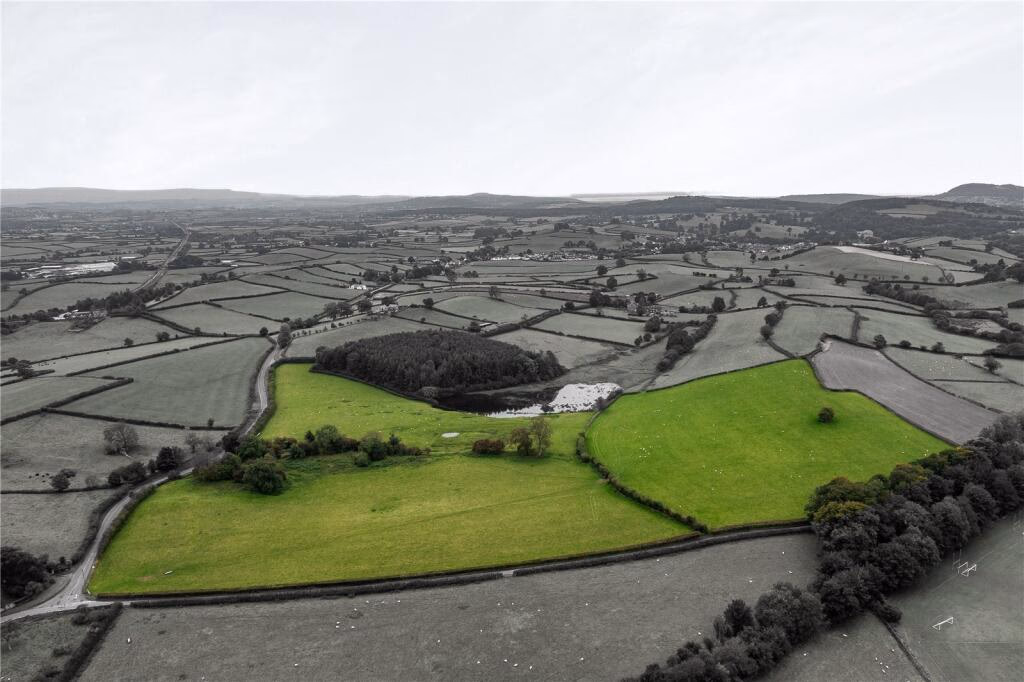 Land for sale - Image 1