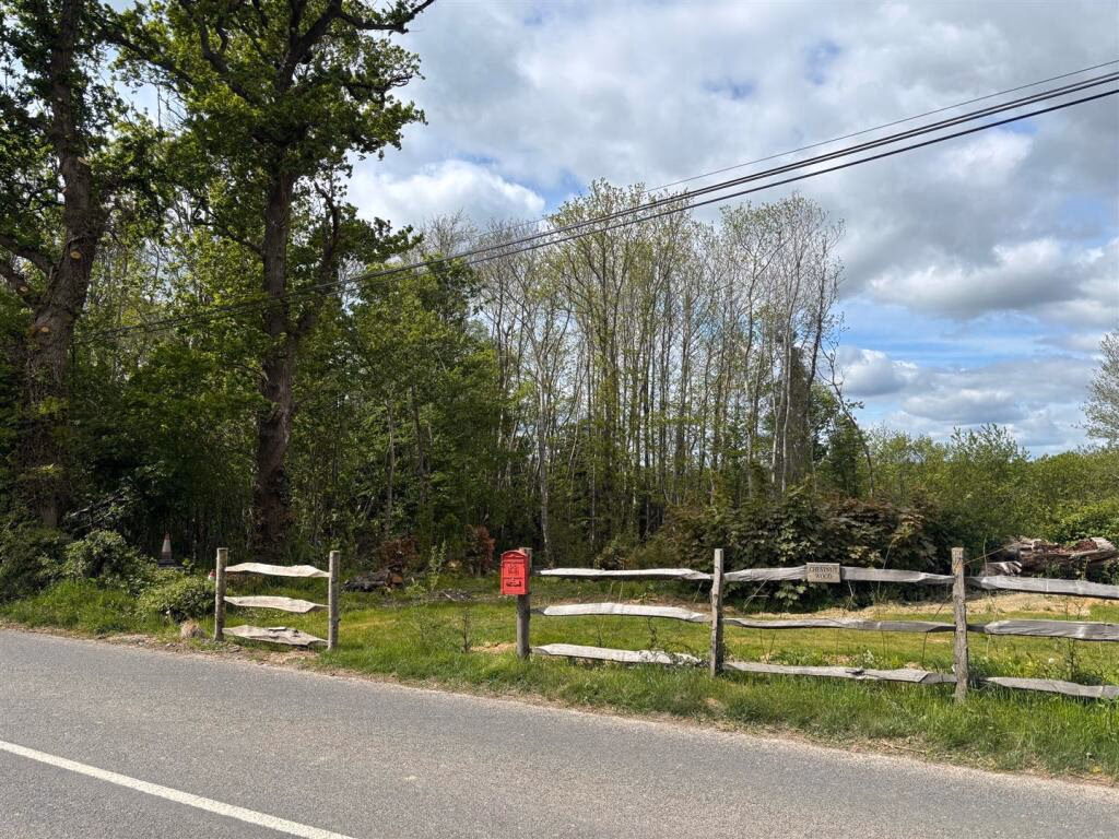 Land for sale - Image 2