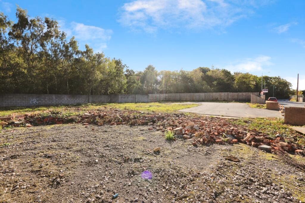 Land for sale - Image 2