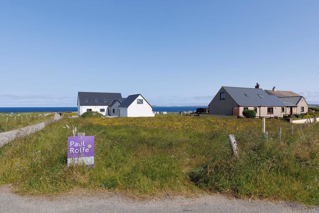 Land for sale - Image 1