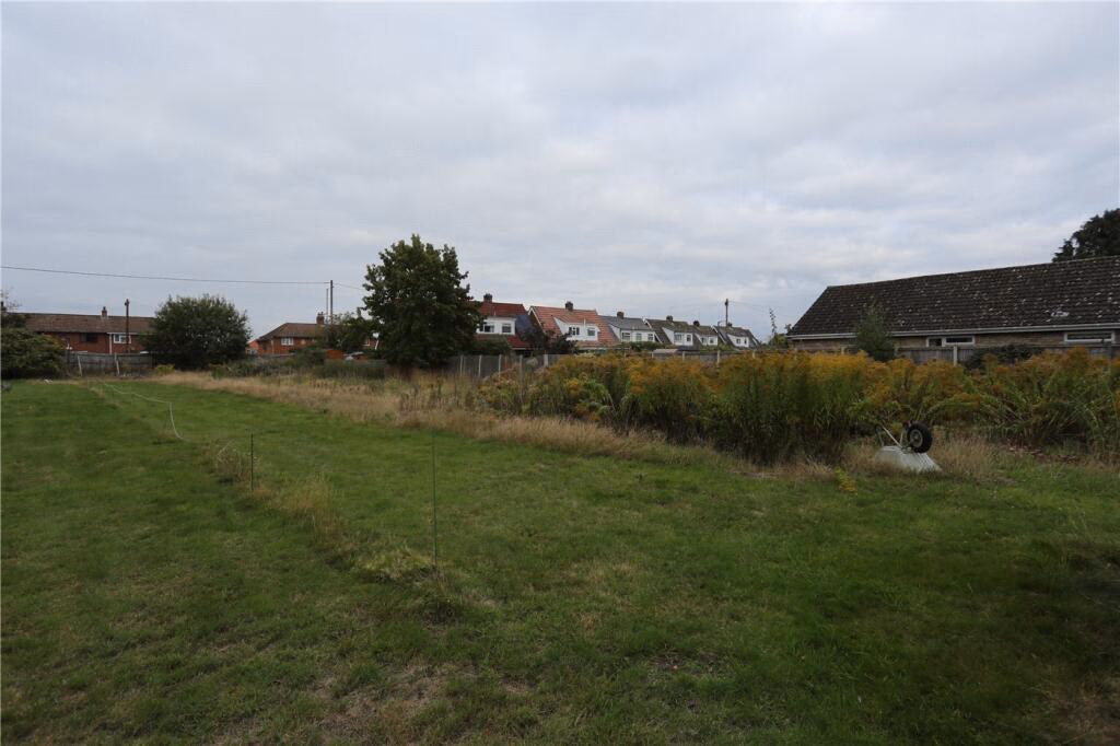 Land for sale - Image 2