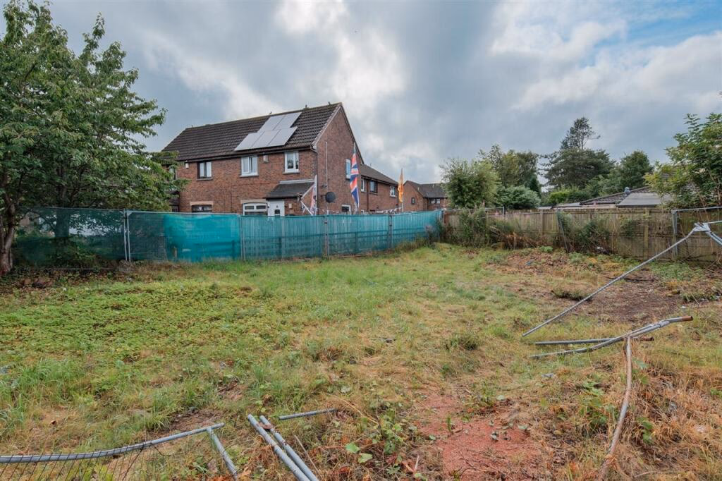 Land for sale - Image 2