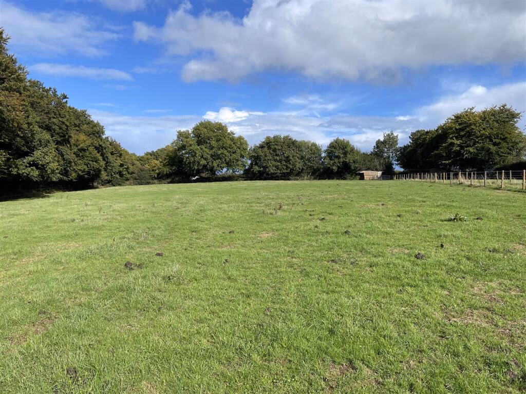 Land for sale - Image 1