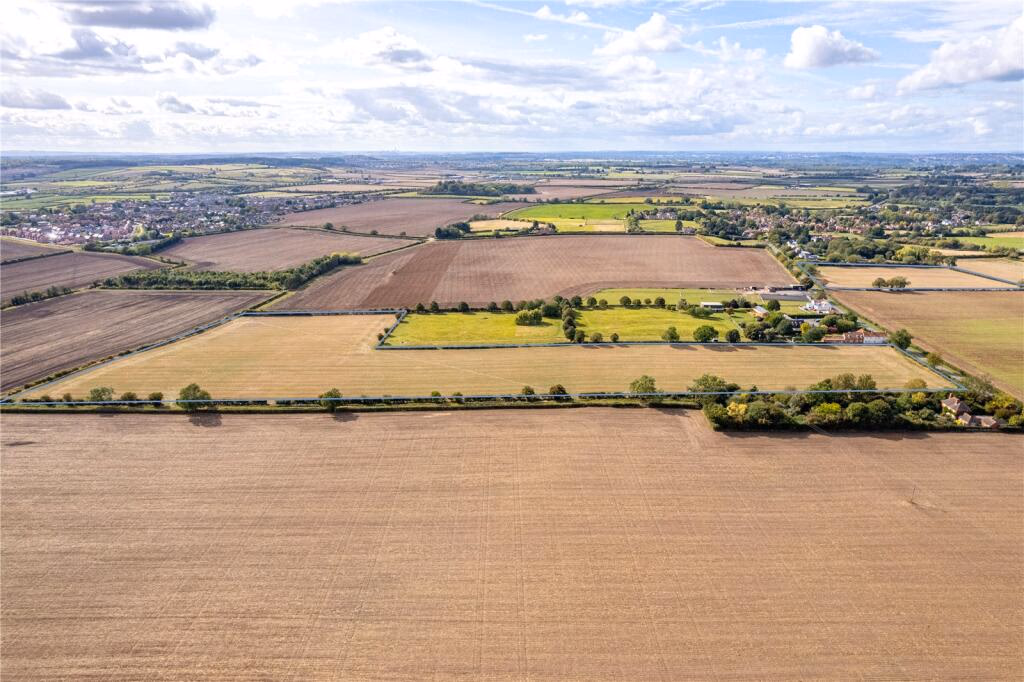 Land for sale - Image 1