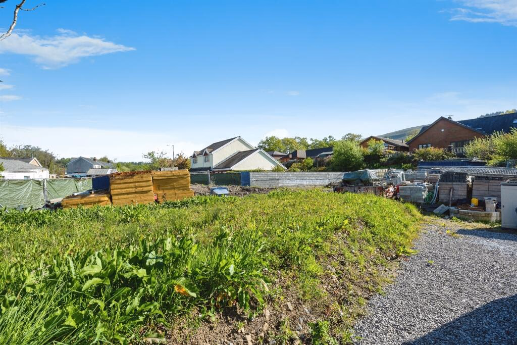 Land for sale - Image 1