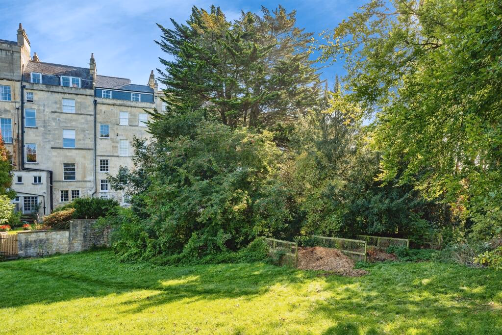 Land for sale - Image 1