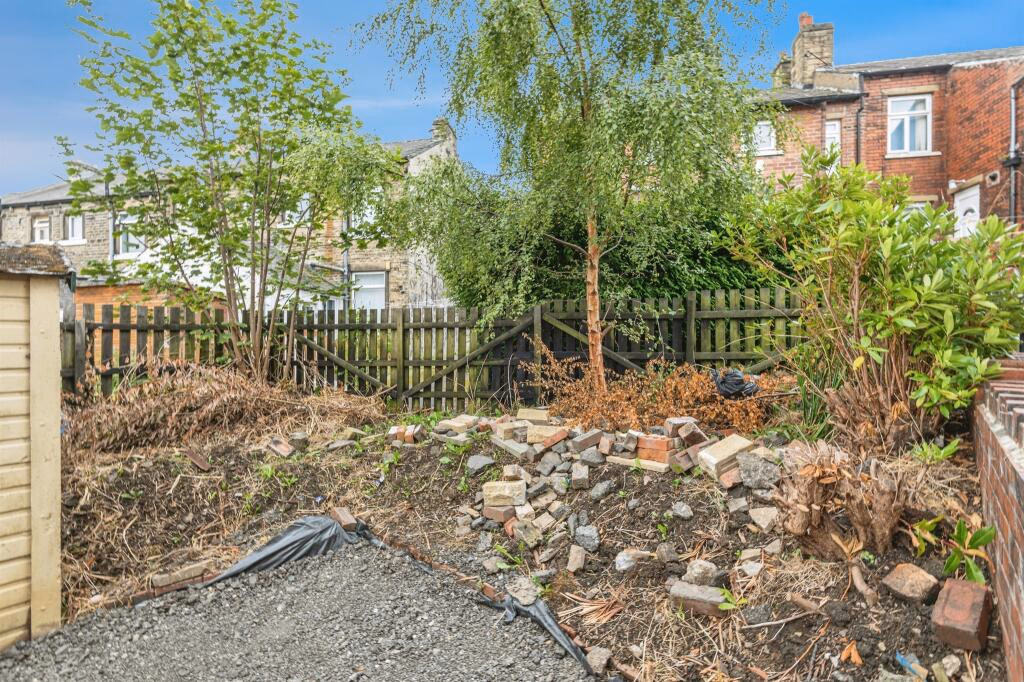 Land for sale - Image 2