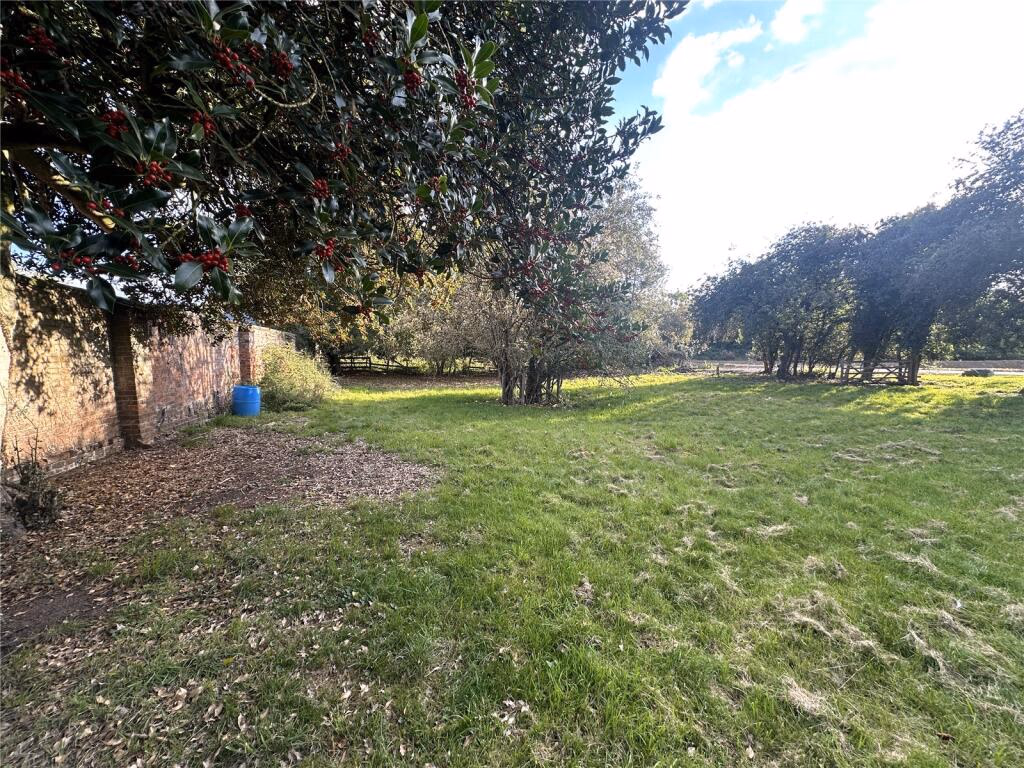 Land for sale - Image 2