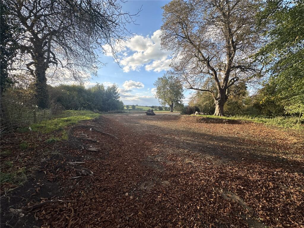 Land for sale - Image 1