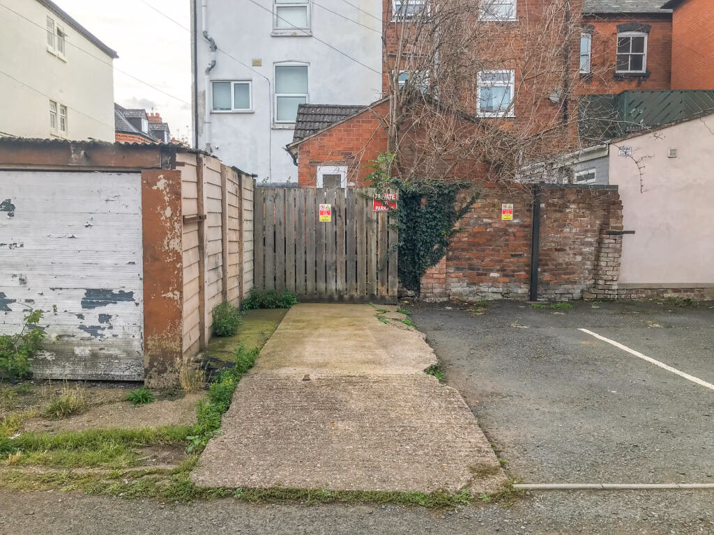 Land for sale - Image 1