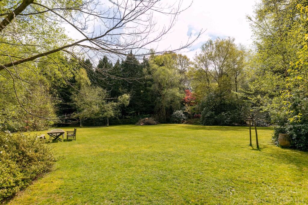 Land for sale - Image 1