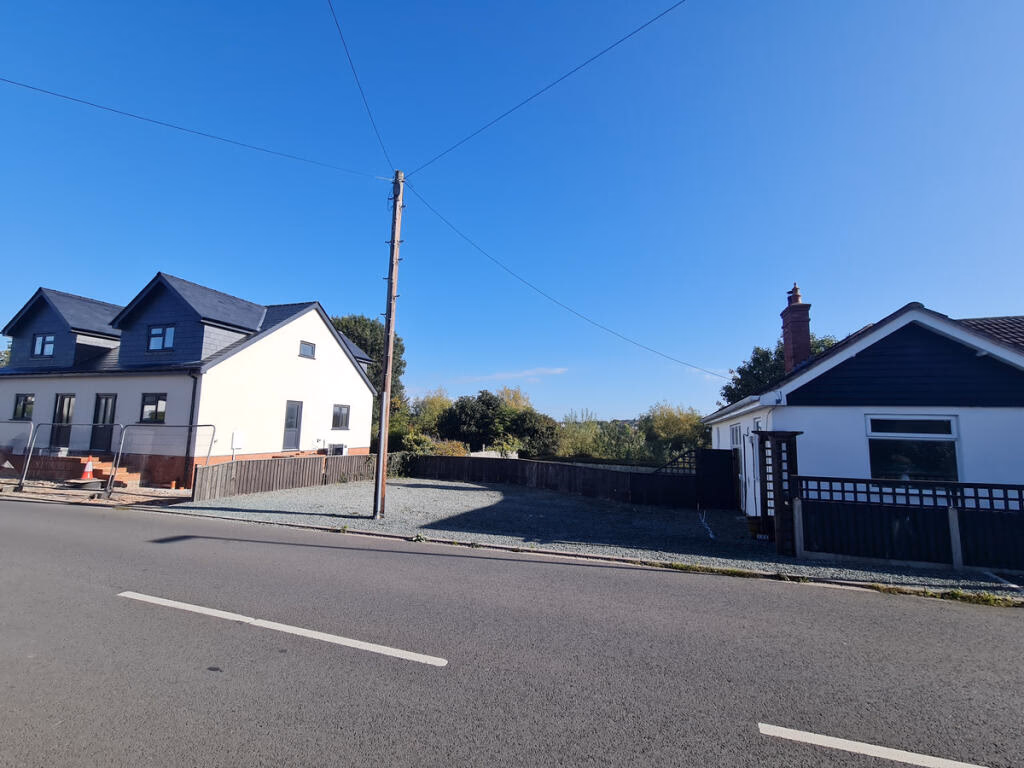 Land for sale - Image 2