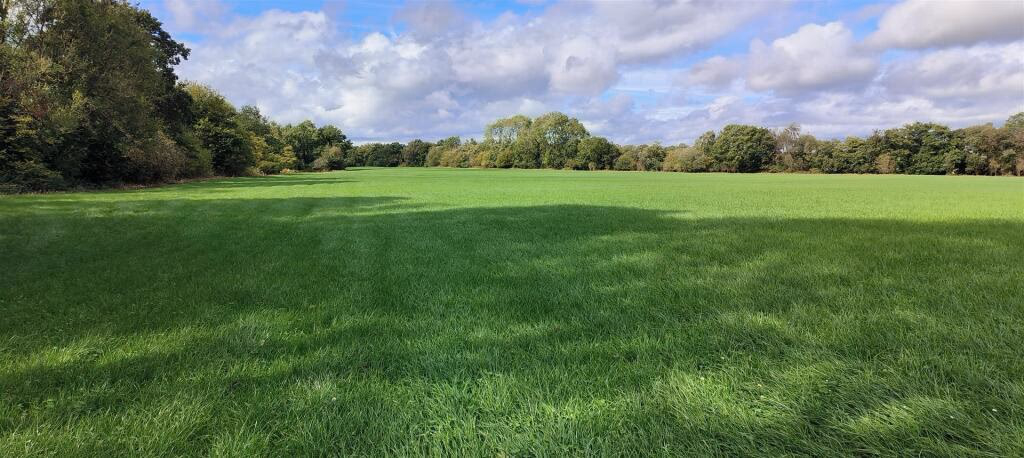 Land for sale - Image 1