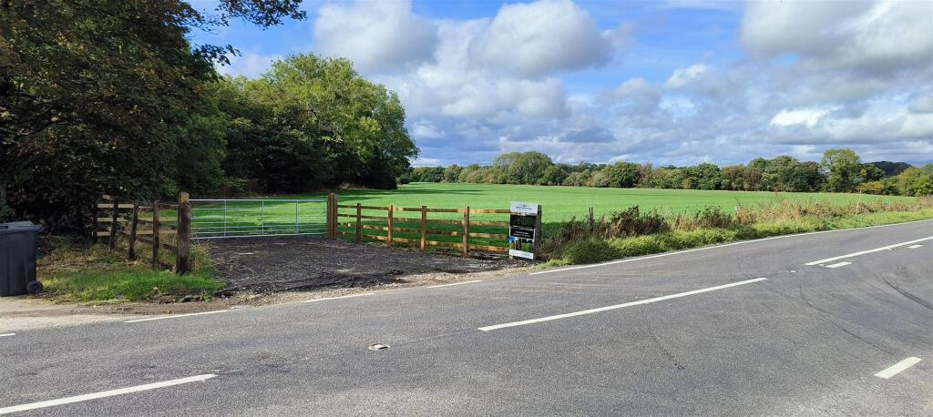 Land for sale - Image 2