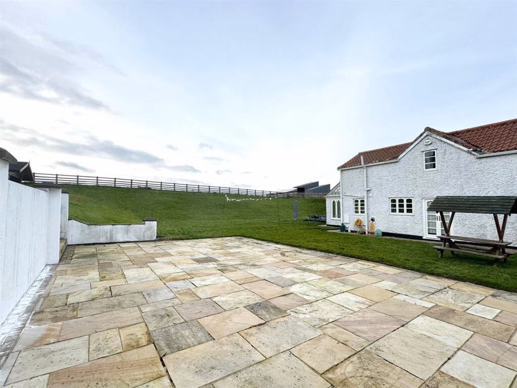 Plot for sale - Image 1