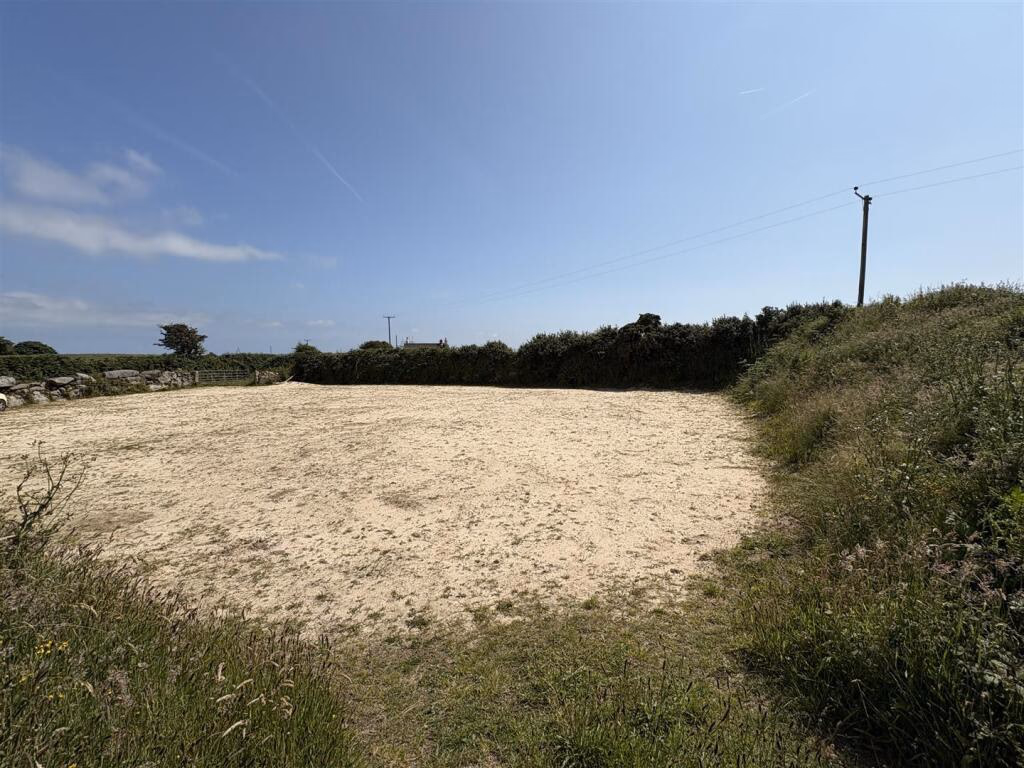 Land for sale - Image 2