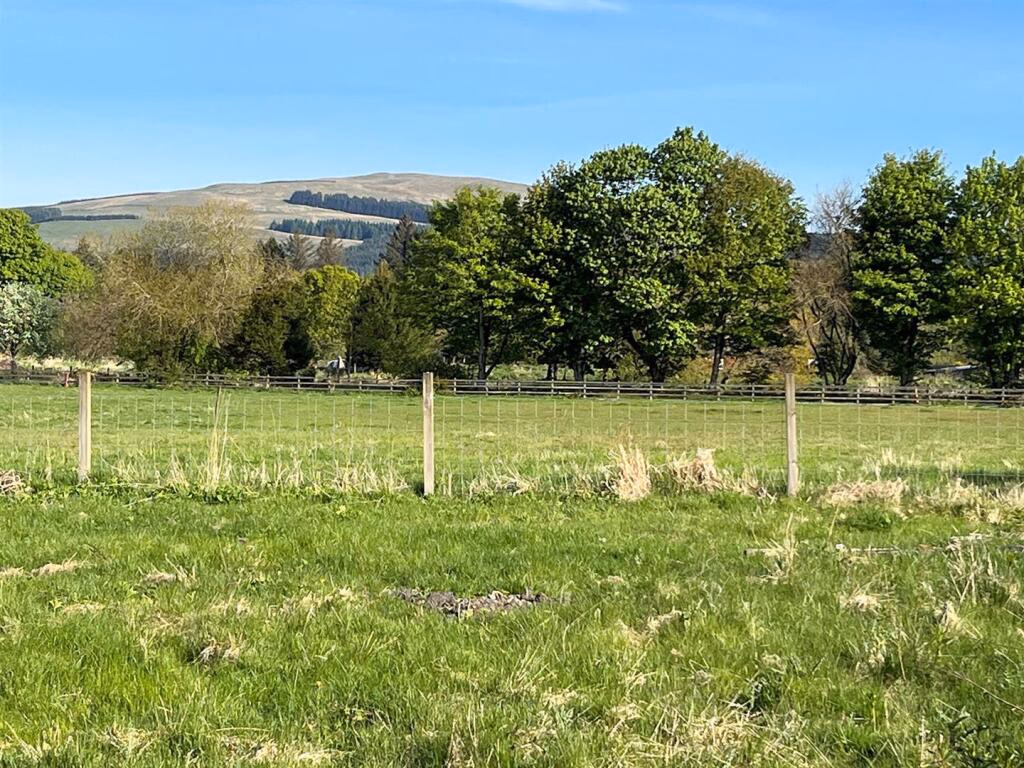 Land for sale - Image 1