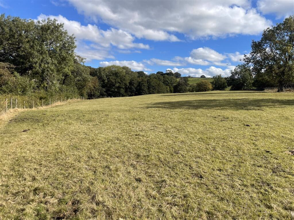 Land for sale - Image 1