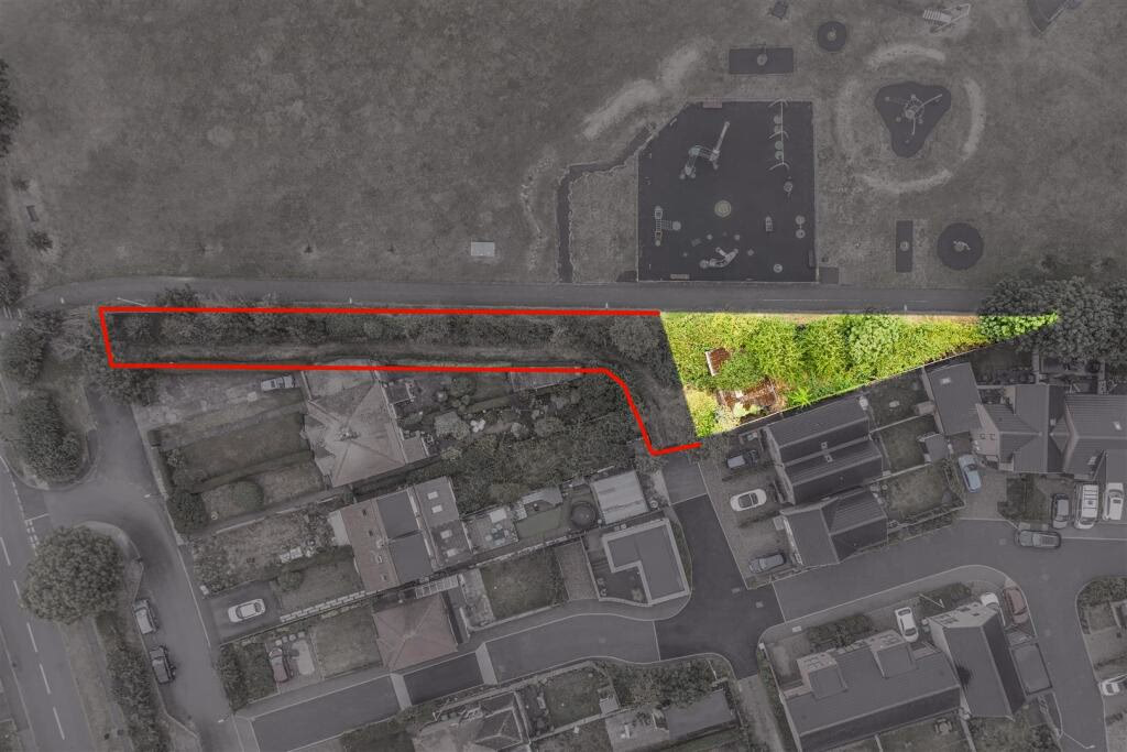 Land for sale - Image 1