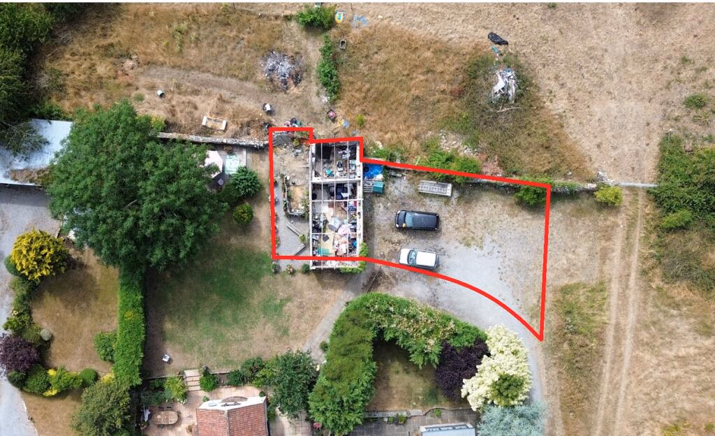 Land for sale - Image 1