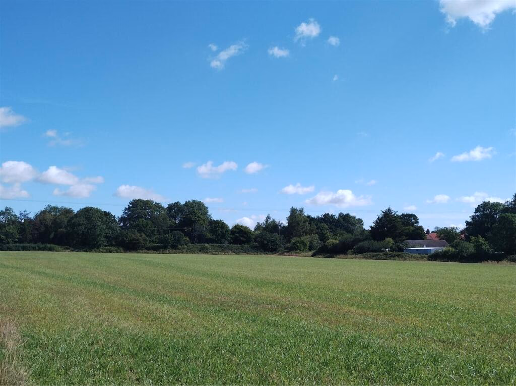 Land for sale - Image 1