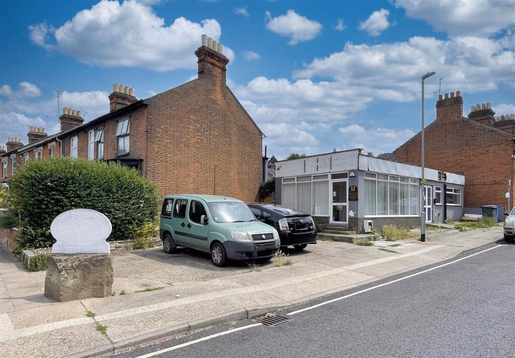 Land for sale - Image 1