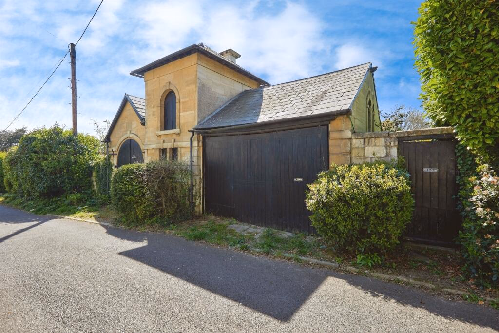 Land for sale - Image 1