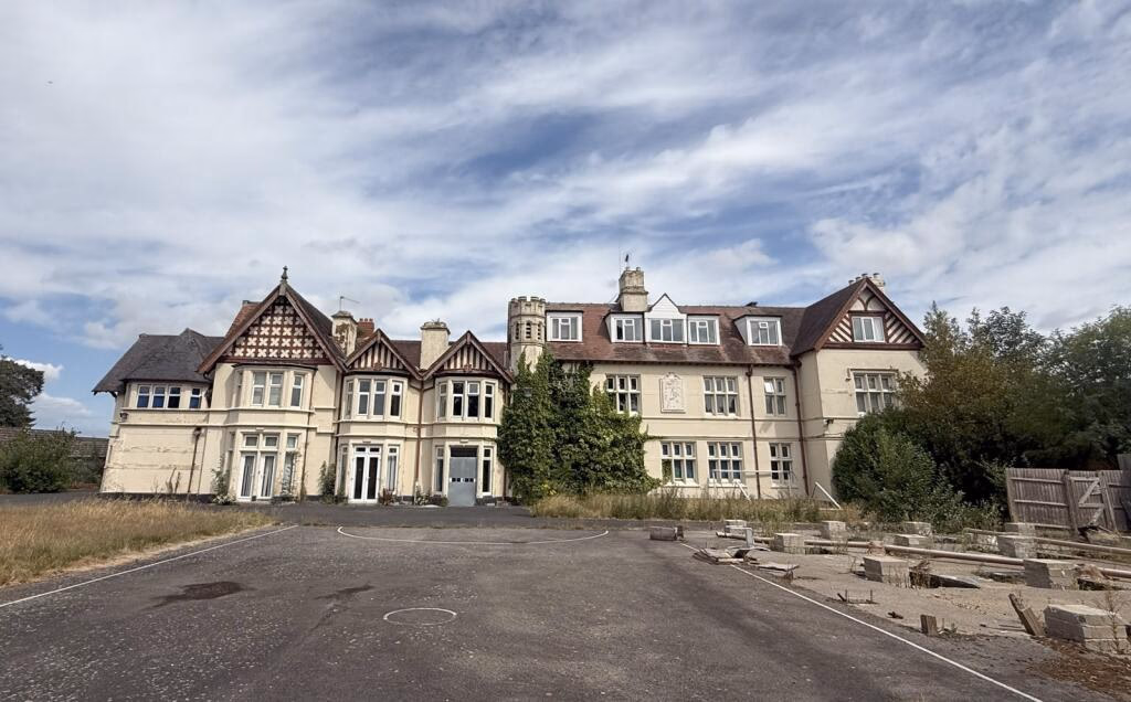 Land for sale - Image 1