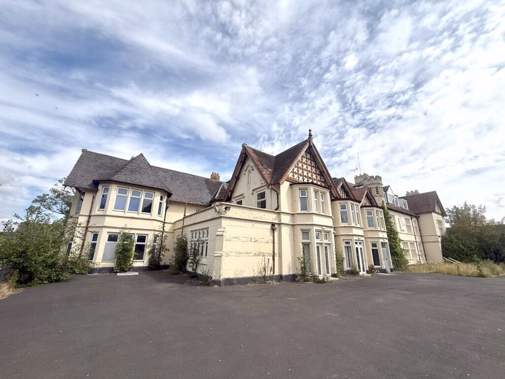 Land for sale - Image 2