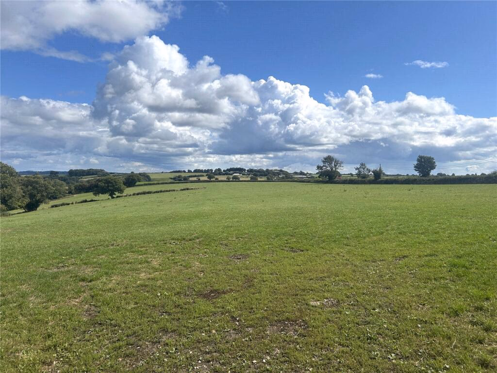Land for sale - Image 1