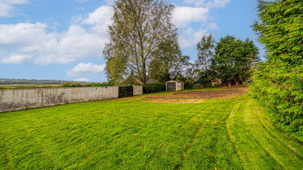 Land for sale - Image 1