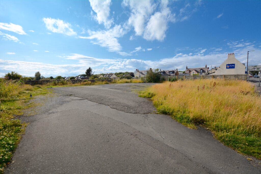 Land for sale - Image 1