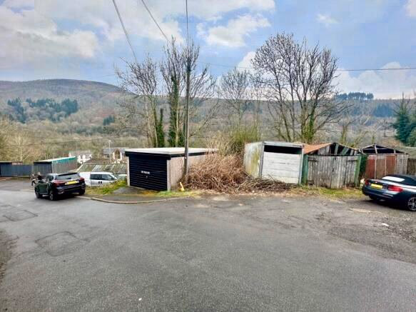 Plot for sale - Image 1