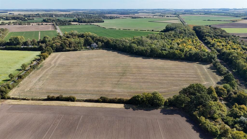 Land for sale - Image 1