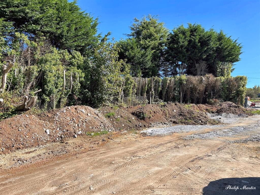 Plot for sale - Image 1