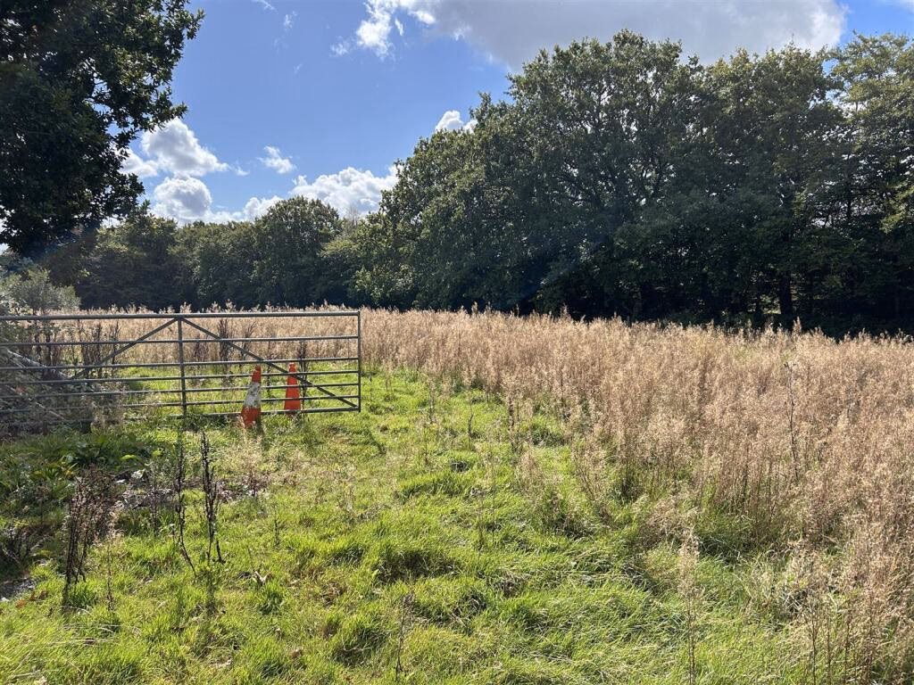 Land for sale - Image 1