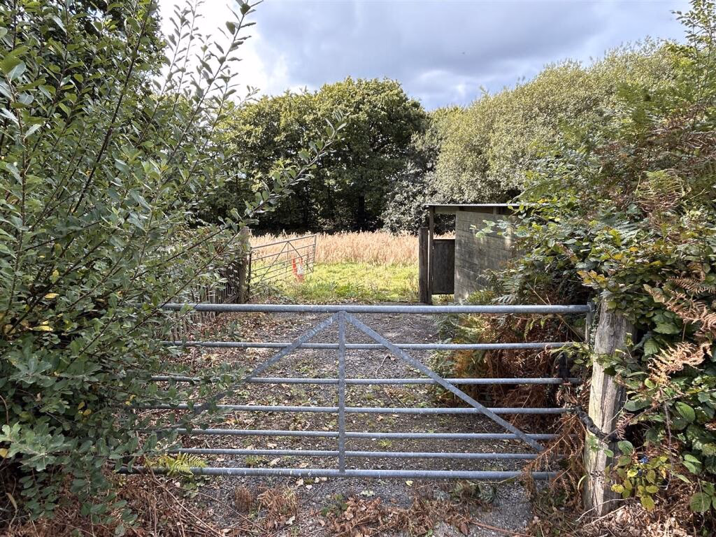 Land for sale - Image 2